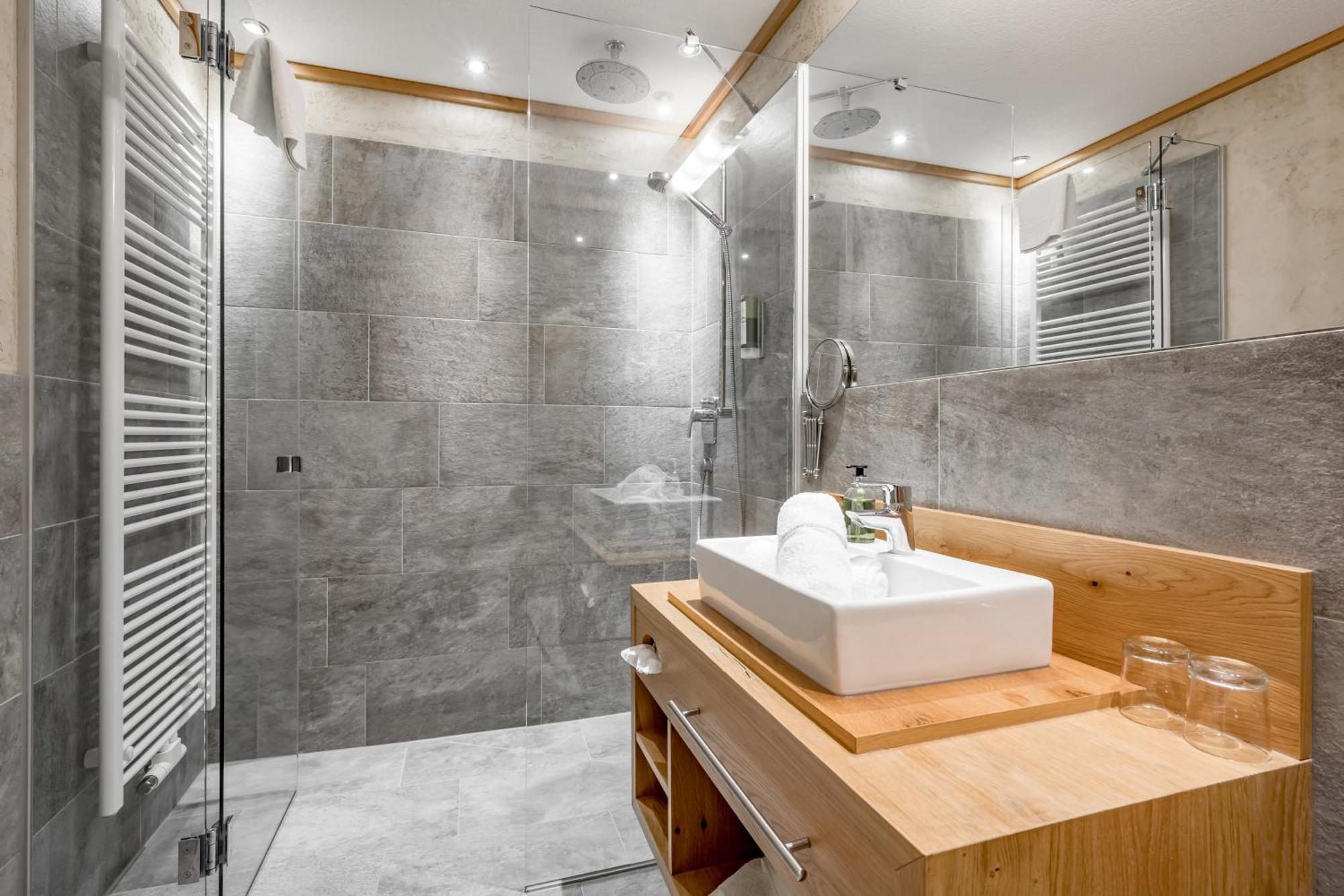 Tilia Living - B&B Mit Dem Komfort Eines Kleinen, Feinen Hotels Ried im Oberinntal Eksteriør billede